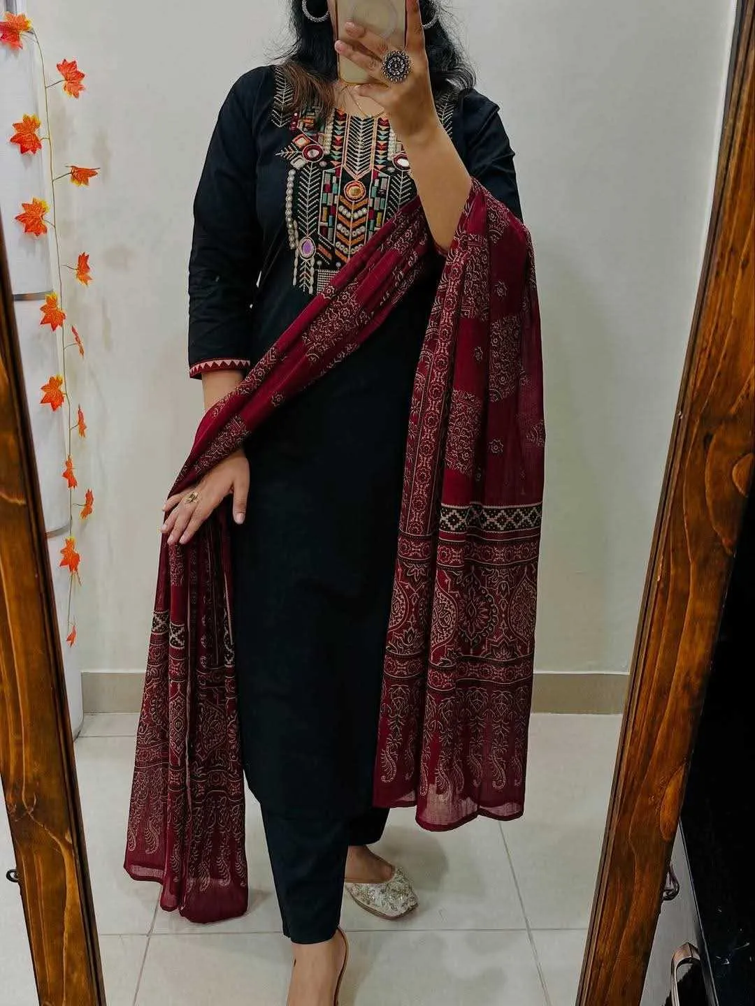Black & Red – The Royal Contrast