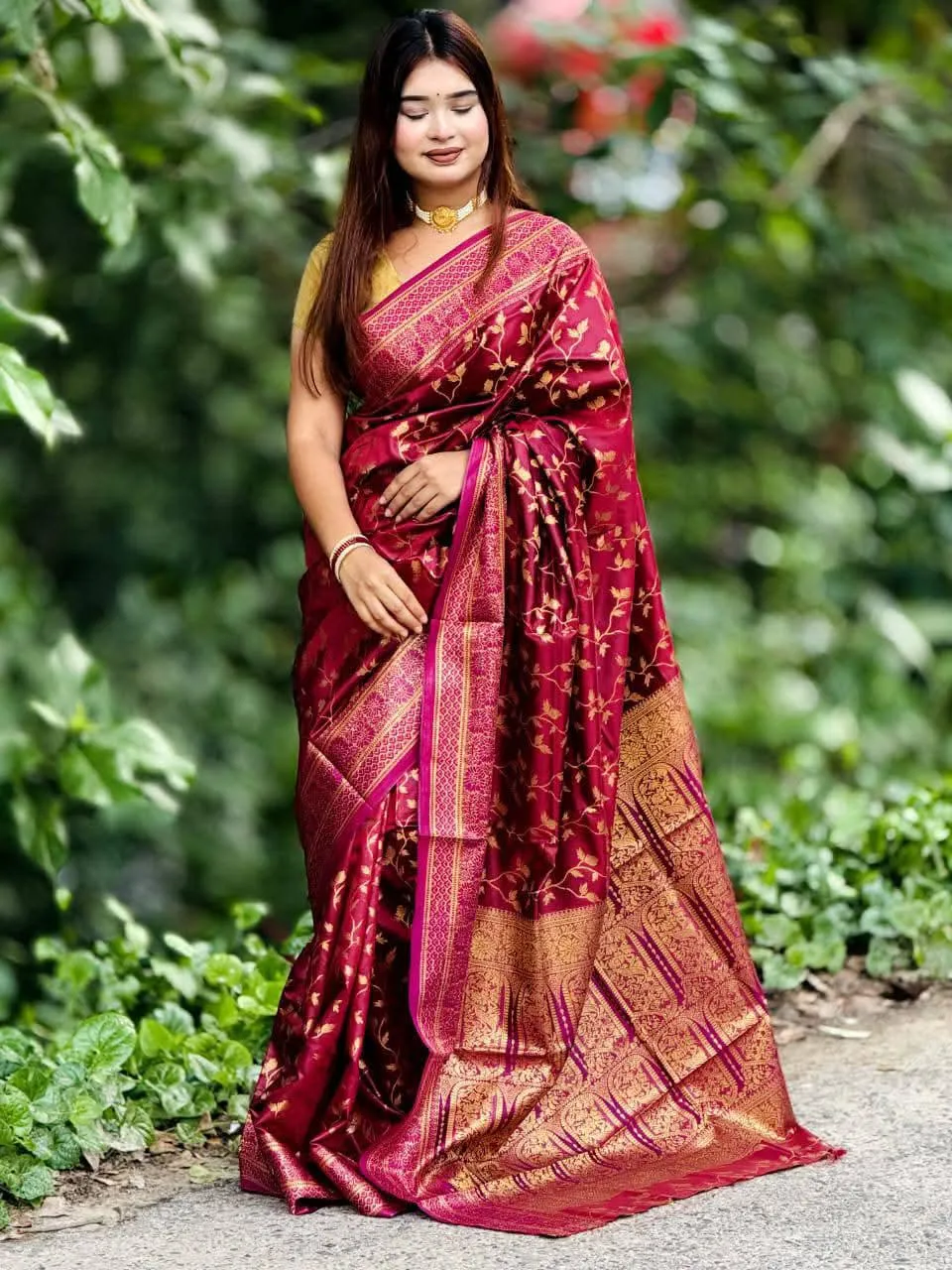 এক্সক্লুসিভ সফট কাতান শাড়ি - আকর্ষণীয় ডিজাইনে সাশ্রয়ী মূল্যে!
