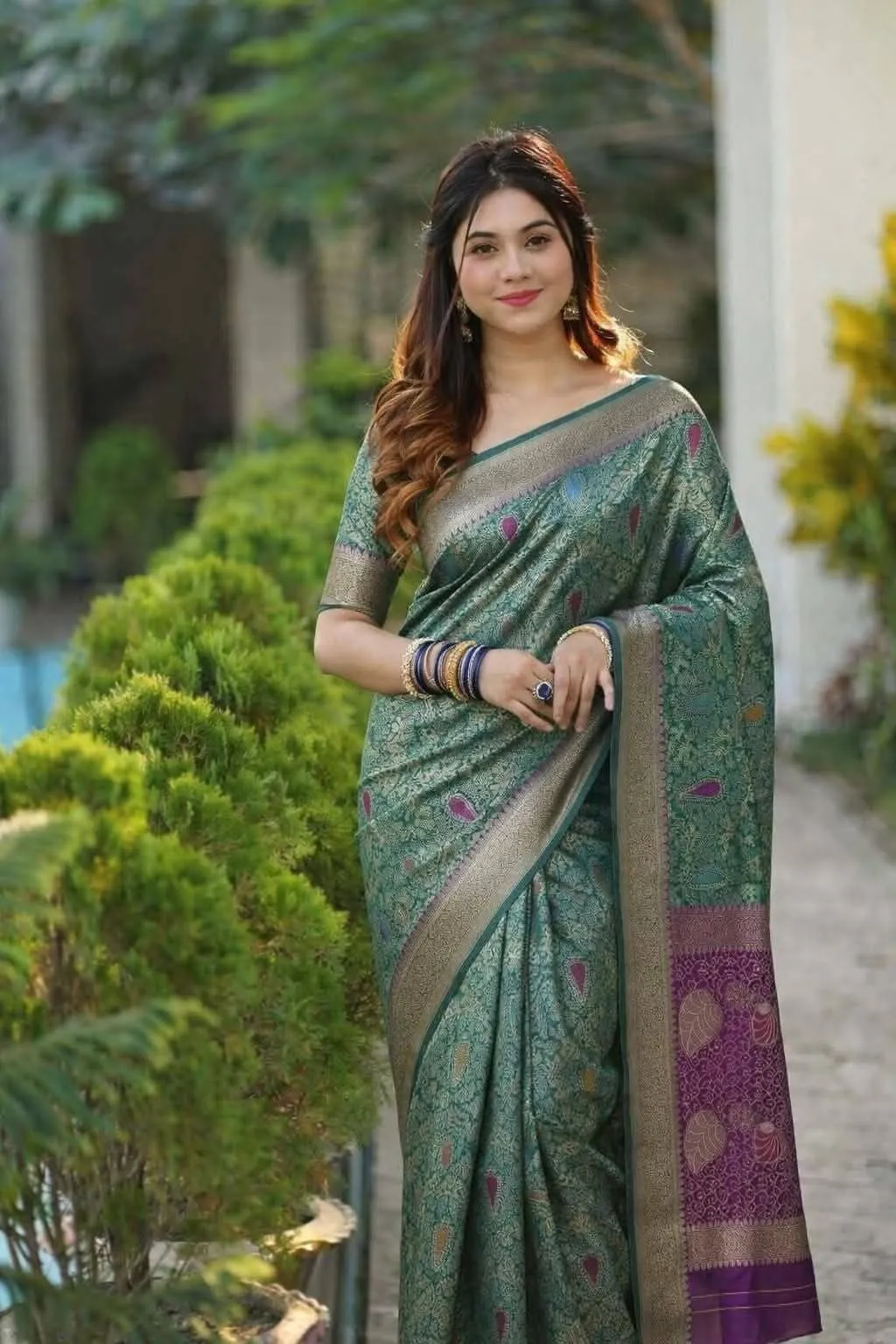 এক্সক্লুসিভ সফট কাতান শাড়ি - আকর্ষণীয় ডিজাইনে সাশ্রয়ী মূল্যে!
