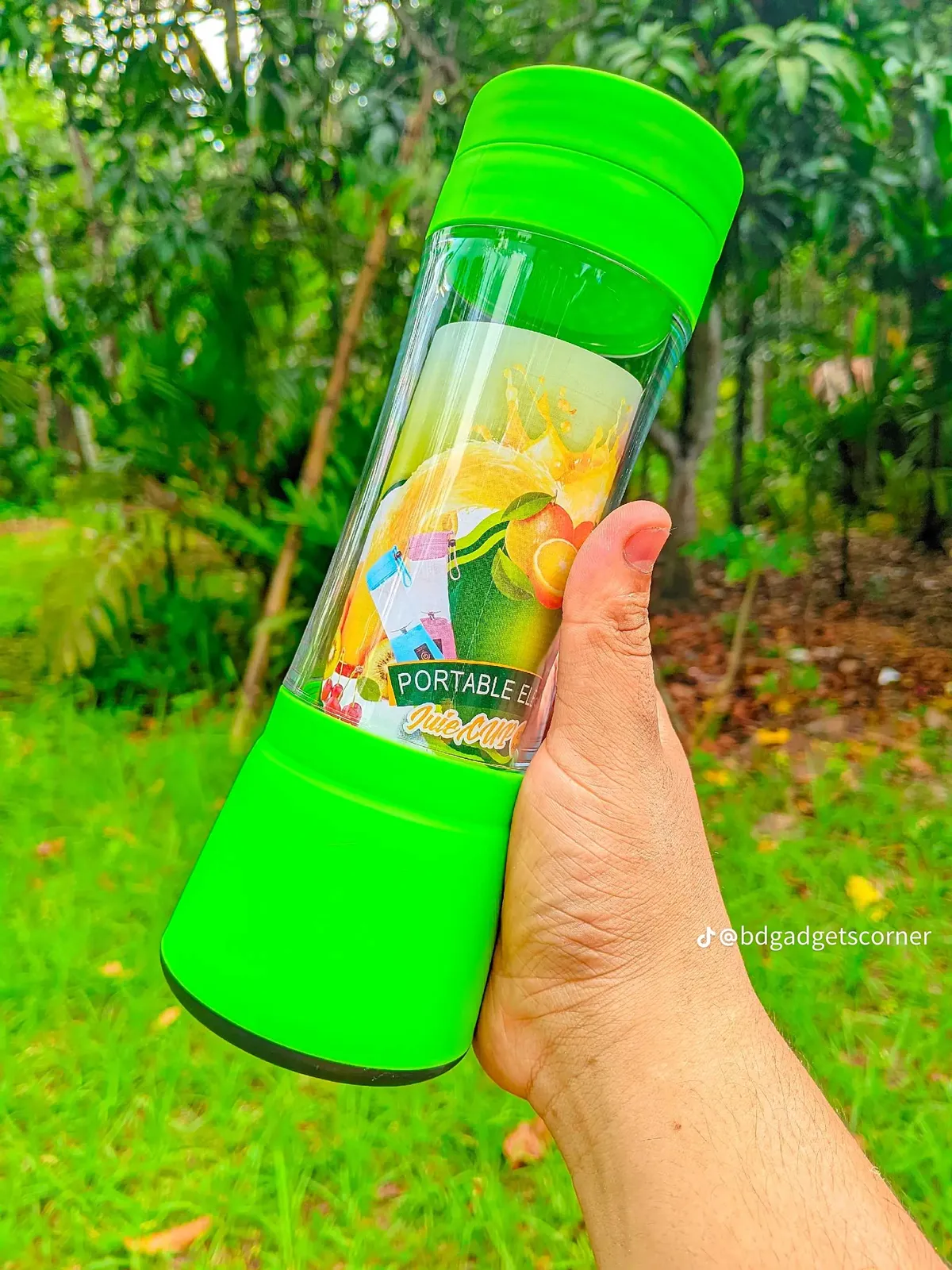 Portable rechargeable juicer