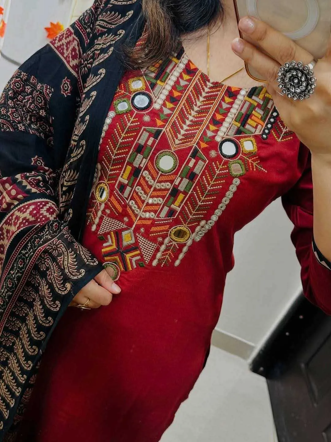 Black & Red – The Royal Contrast