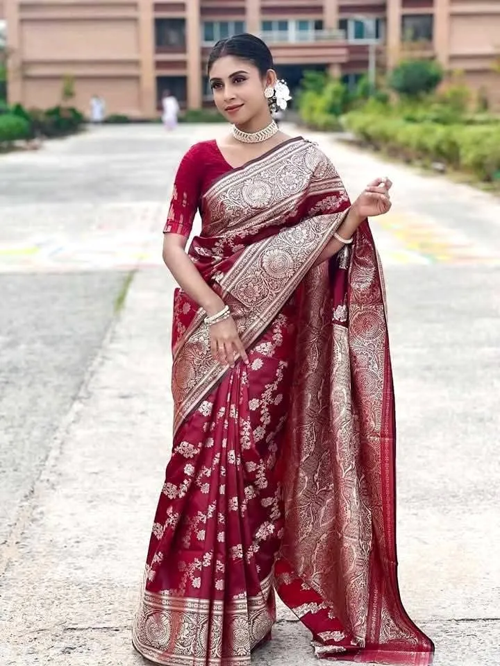 প্রিমিয়াম কোয়ালিটি অল ওভার ফ্লোরাল কাতান শাড়ি - সাথে ম্যাচিং ব্লাউজ পিস একদম ফ্রি!