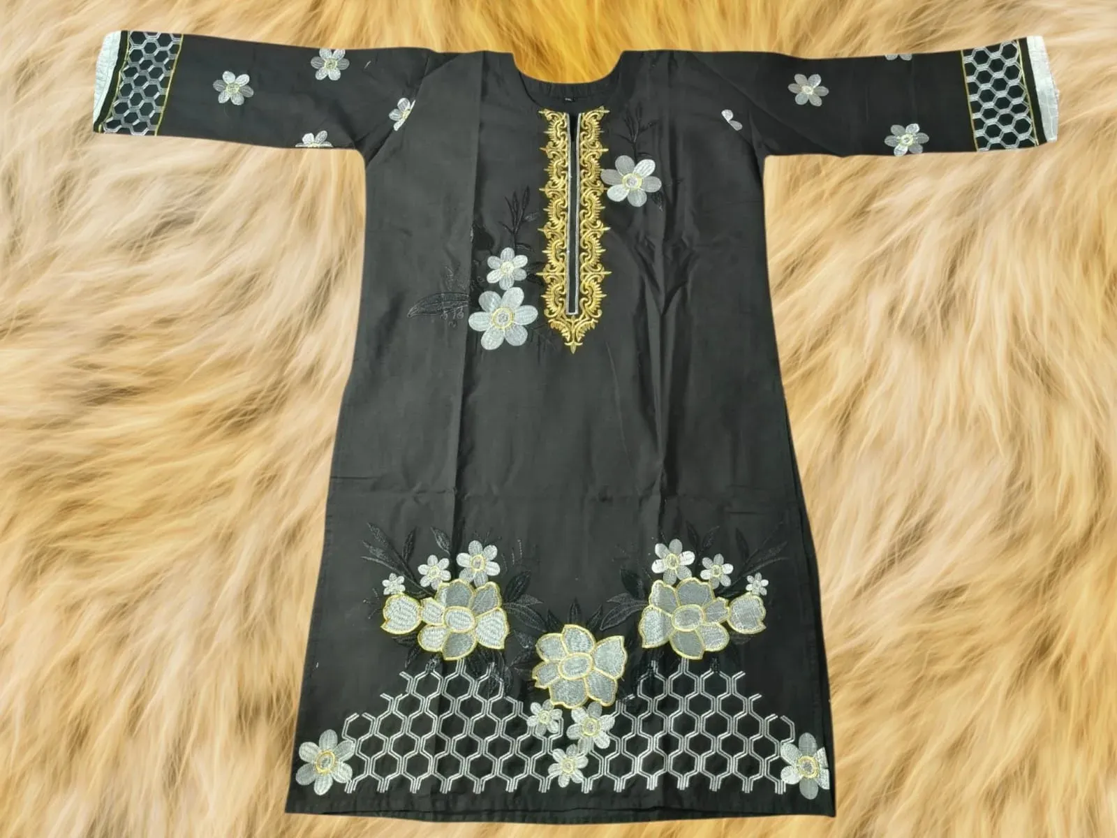পিওর সুতি এমব্রয়ডারি কুর্তি ও পালাজো সেট (SNR-2021)