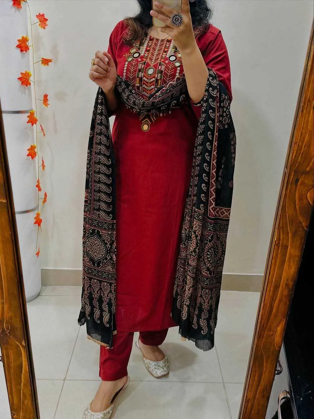 Black & Red – The Royal Contrast