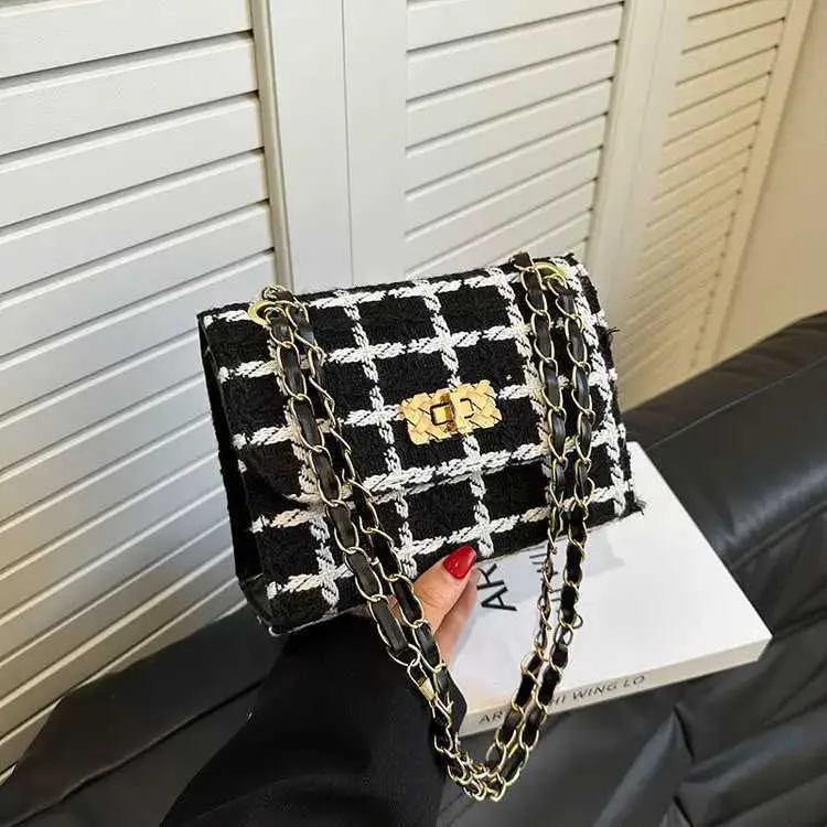 Chained Texture Square Bag